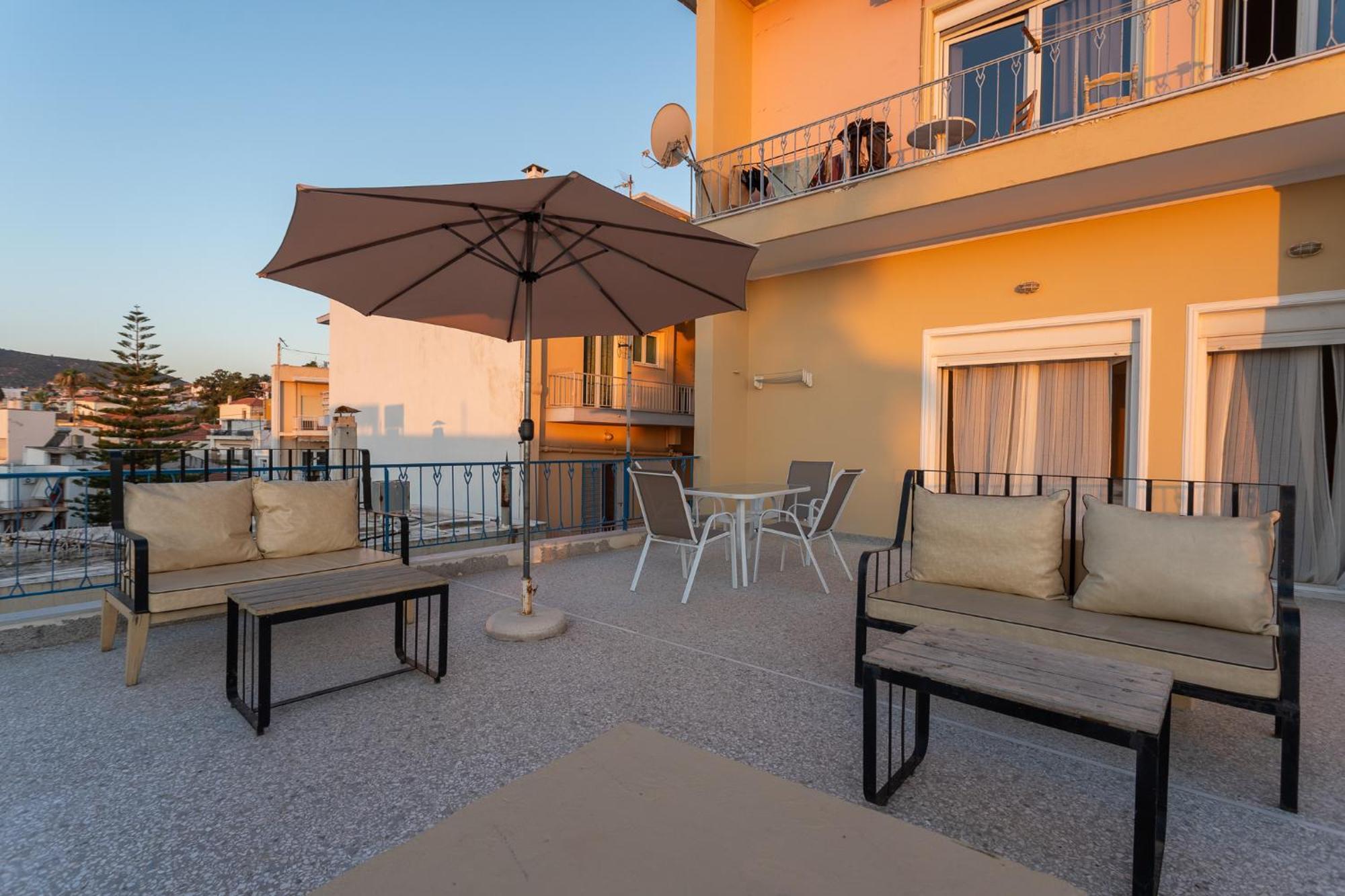 Central Mytilene City-View Apartment For 7 Exterior foto