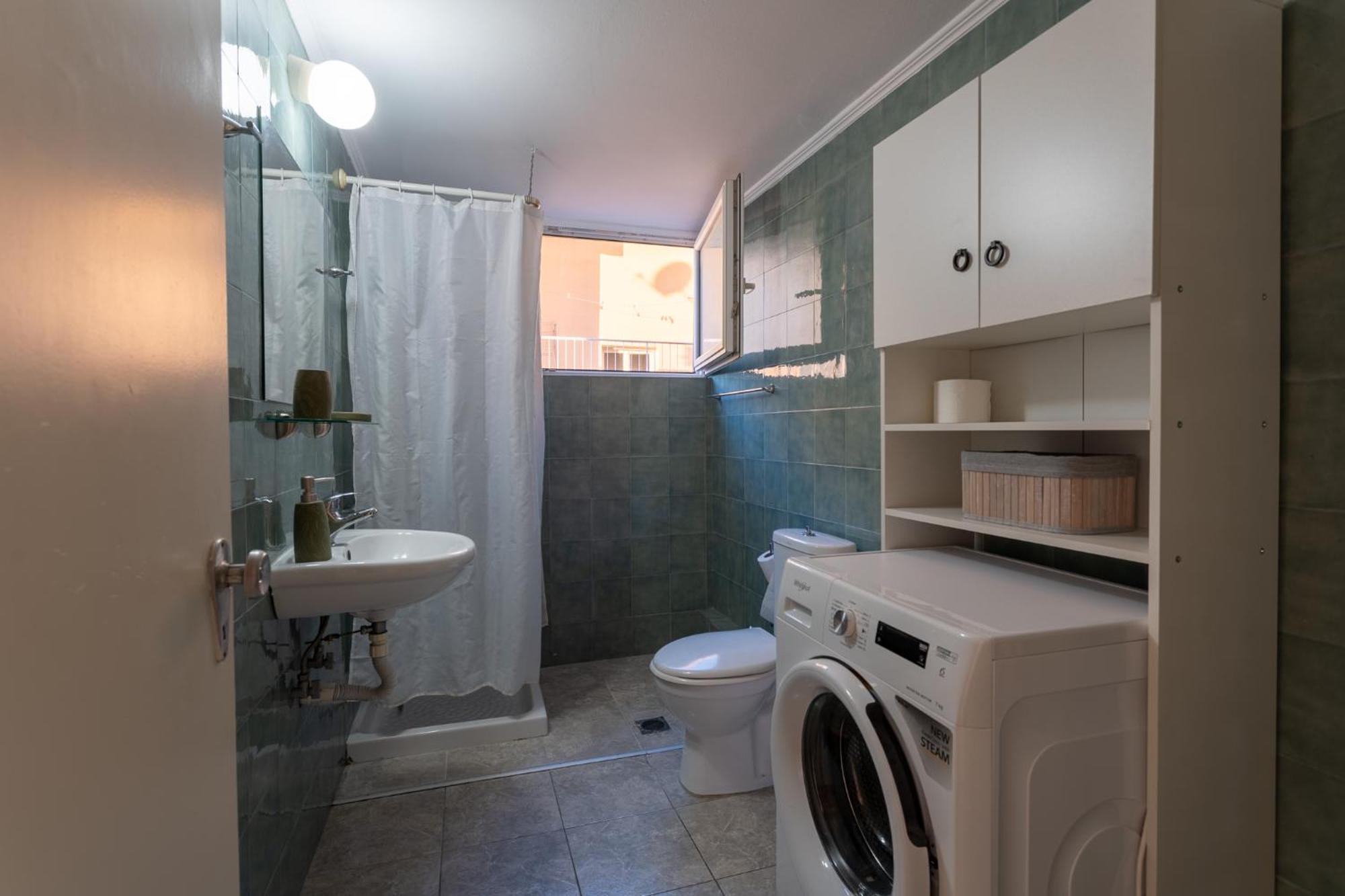 Central Mytilene City-View Apartment For 7 Exterior foto