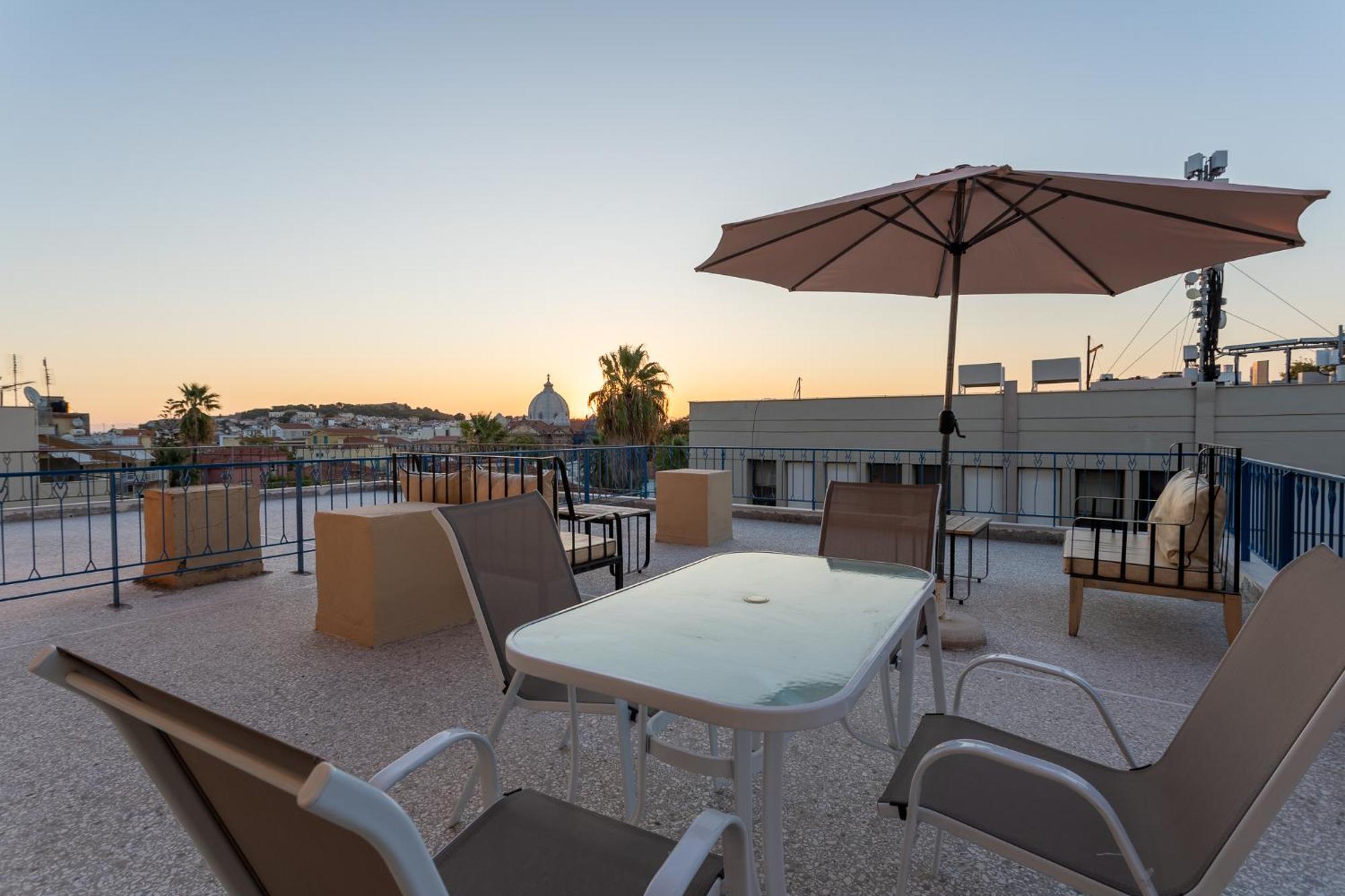 Central Mytilene City-View Apartment For 7 Exterior foto